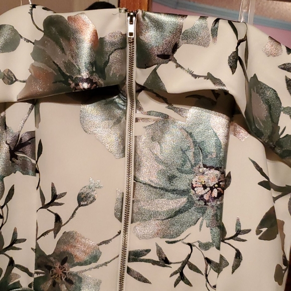 Dress - Picture 4 of 4